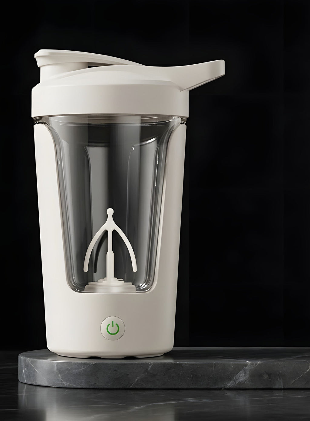 Shaker eléctrico blanco de 450 ml sobre una base de mármol